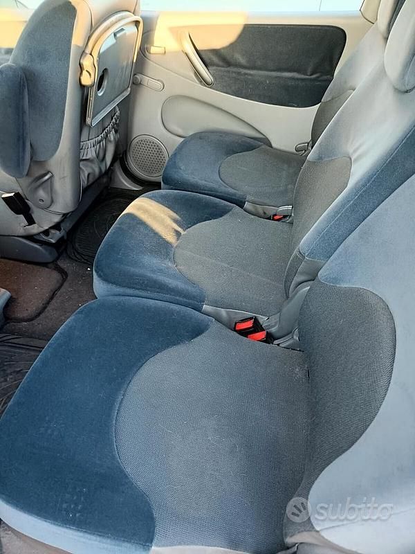 Usata Citroën Xsara Picasso Elegance 90 CV (66 kW) 2004 Grigio Monovolume