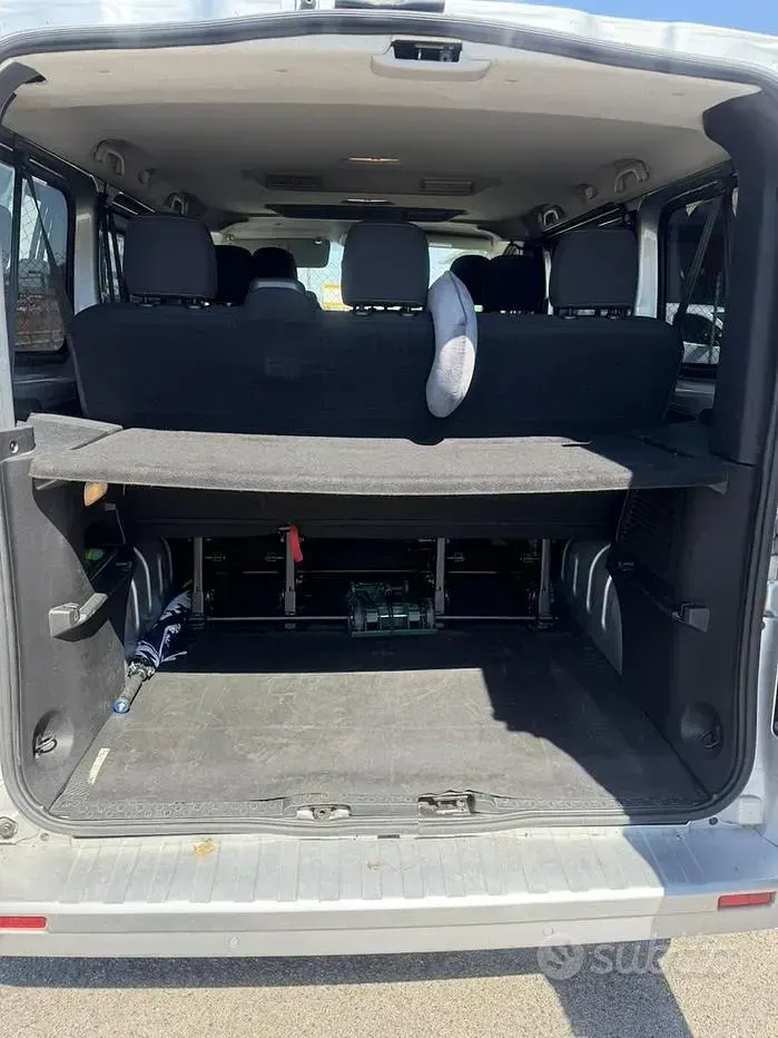 Usata Opel Vivaro 2018 Grigio Monovolume