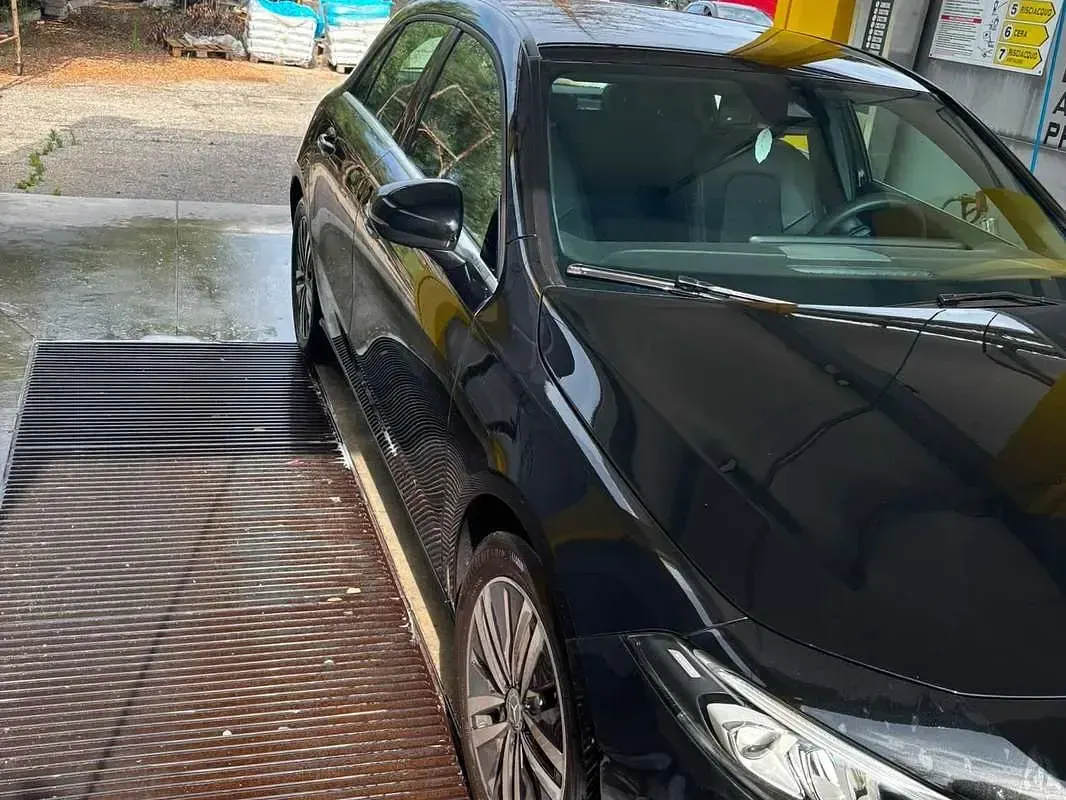 Usata Mercedes A180 116 CV (85 kW) 2019 Nero Berlina