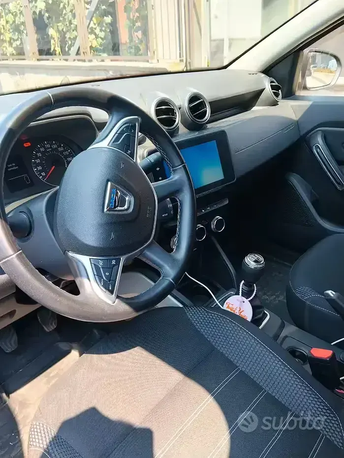 Usata Dacia Duster 101 CV (74 kW) 2022 Arancione SUV