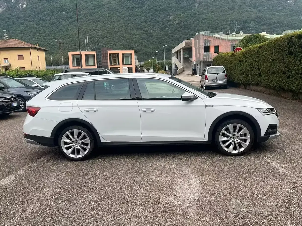 Usata Skoda Octavia Scout 4x4 150 CV (110 kW) 2023 Bianco Station wagon