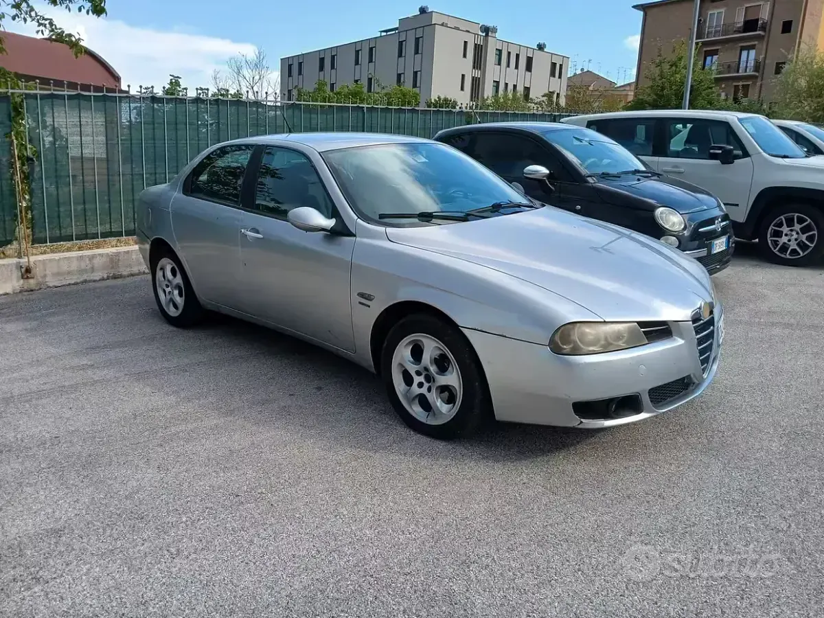 Usata Alfa Romeo 156 116 CV (85 kW) 2004 Grigio Berlina