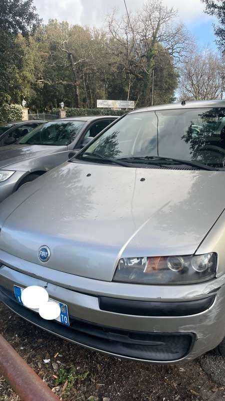 Grigio Usata 2000 Fiat Punto Due volumi | 2000 € (Buon prezzo) - Immagine 1/4