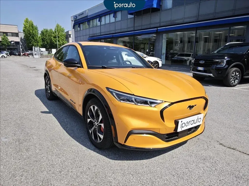 Usata Ford Mustang Mach-E Extended Range 216 kW (294 CV) 2024 Arancione SUV
