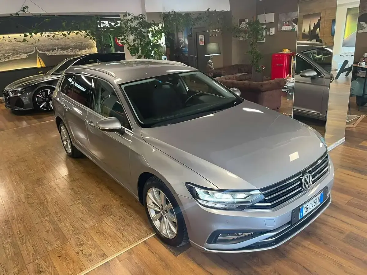 Usata VW Passat Business 120 CV (88 kW) 2020 Argento Station wagon