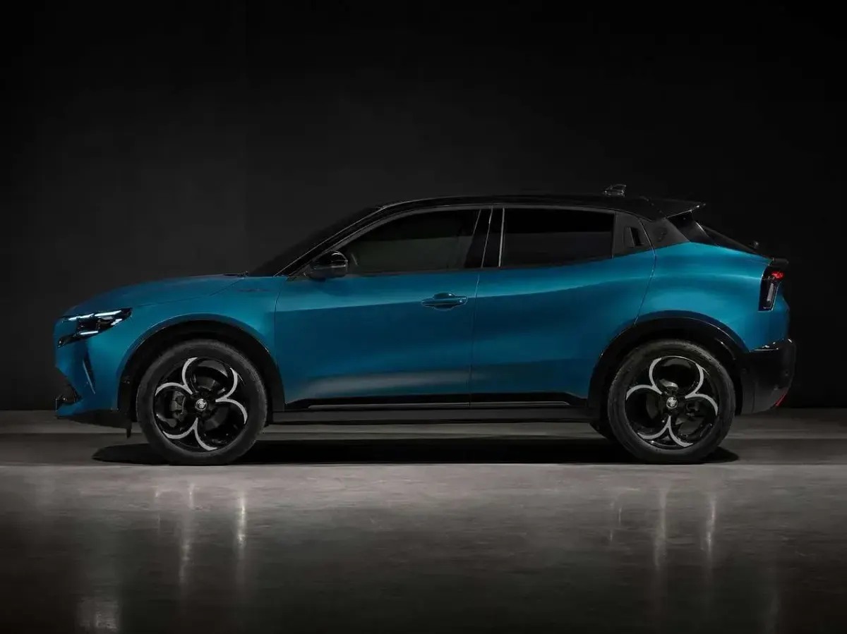 Usata Alfa Romeo Junior Edizione Speciale 61 kW (84 CV) 2025 Diversi colori SUV