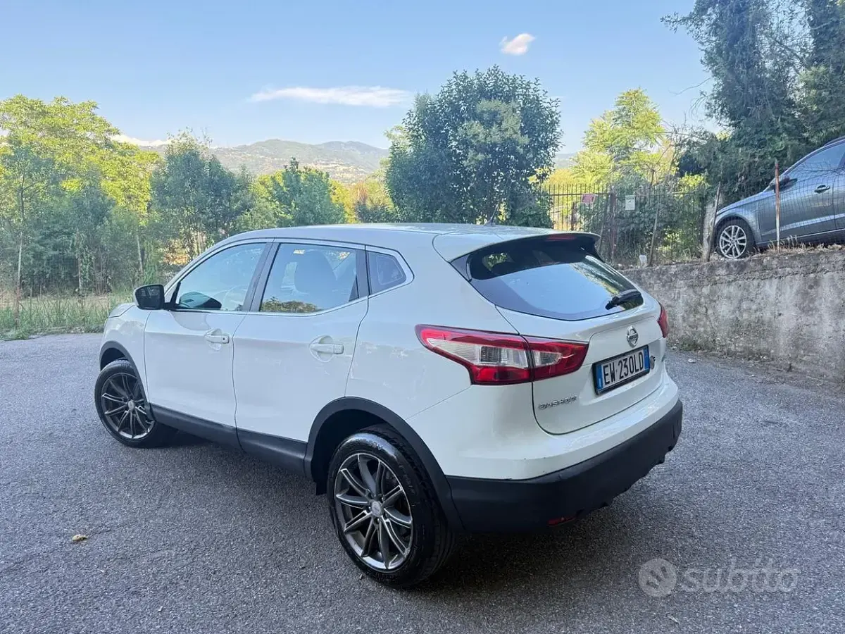 Usata Nissan Qashqai Tekna 110 CV (80 kW) 2014 Bianco SUV