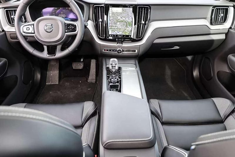 Usata Volvo XC60 Plus 350 CV (257 kW) 2023 Blu/azzurro SUV