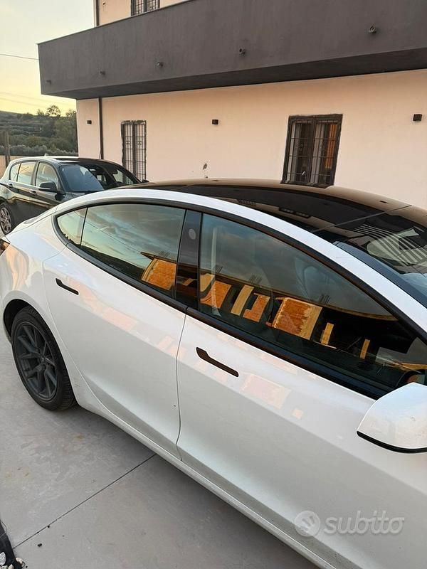 Bianco Usata 2021 Tesla Model 3 Berlina | 24.000 € (Ottimo prezzo) - Immagine 1/4