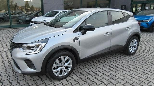 Usata Renault Captur Business 101 CV (74 kW) 2021 Argento SUV