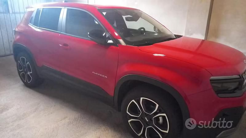 Usata Jeep Avenger Summit 101 CV (74 kW) 2024 Rosso SUV