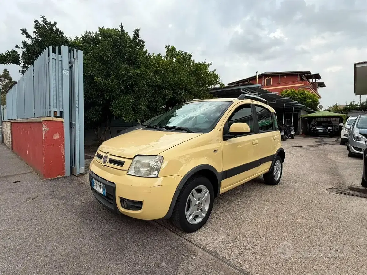 Usata Fiat Panda Climbing 69 CV (50 kW) 2011 Giallo Utilitaria