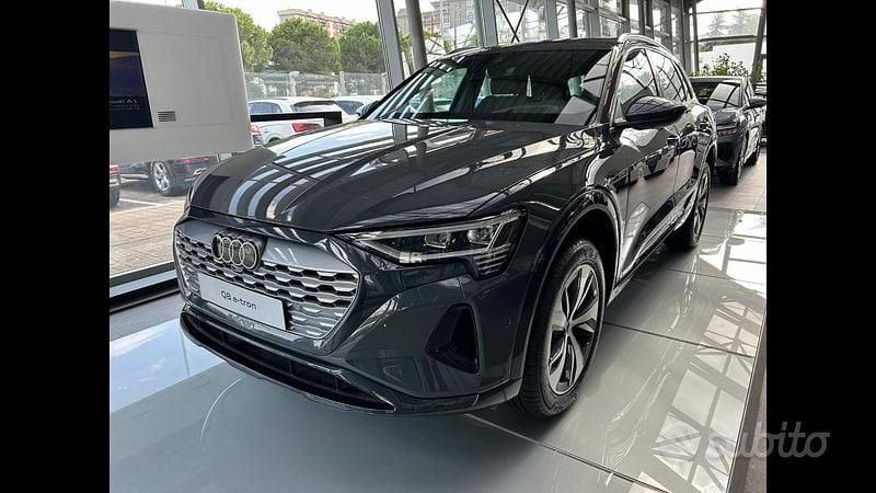 Usata Audi Q8 e-tron Ambiente 22 kW (30 CV) 2023 Grigio SUV