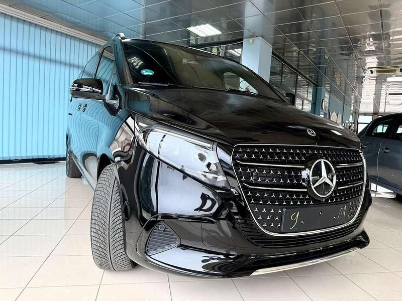 Usata Mercedes V300 Avantgarde 237 CV (174 kW) 2024 Nero Monovolume