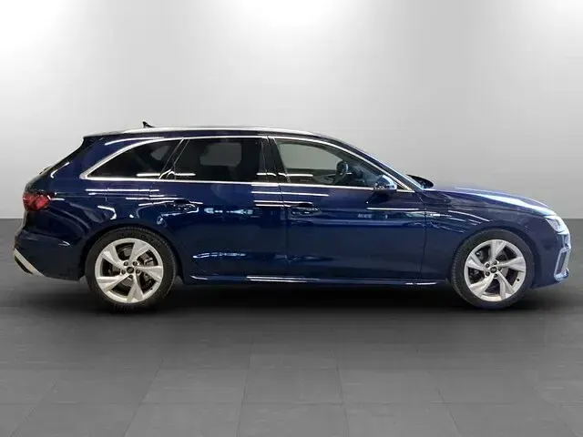 Usata Audi A4 S-Line 163 CV (119 kW) 2024 Blu navarra metallizzato Station wagon