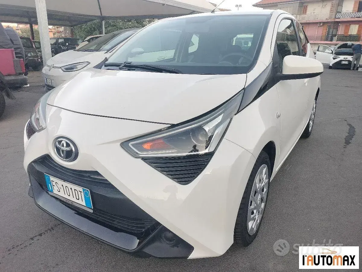 Usata Toyota Aygo Cool 72 CV (52 kW) 2018 Bianco Utilitaria