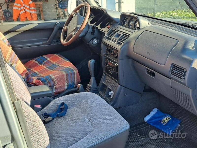 Argento Usata 1996 Mitsubishi Pajero Comfort Edition SUV | 6500 € (Ottimo prezzo) - Immagine 1/4
