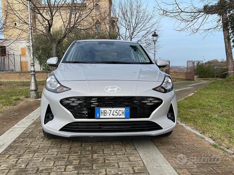Usata Hyundai i10 61 CV (44 kW) 2024 Grigio Utilitaria
