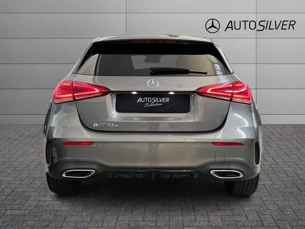 Usata Mercedes A250 Premium 163 CV (119 kW) 2020 Nero / metallizzato Berlina