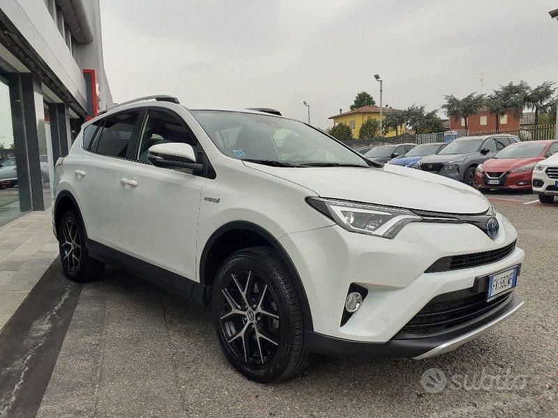 Usata Toyota RAV4 Hybrid 155 CV (114 kW) 2017 Bianco SUV