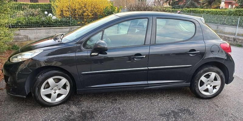 Usata Peugeot 207 68 CV (50 kW) 2011 Nero Berlina