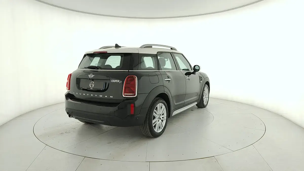 Begagnad Mini Cooper D Countryman Classic 150 HK (110 kW) 2023 Svart SUV