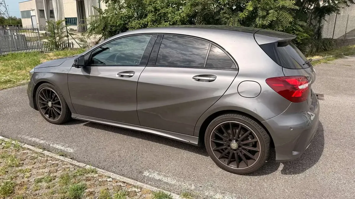 Usata Mercedes A180 Premium 122 CV (89 kW) 2016 Grigio Utilitaria