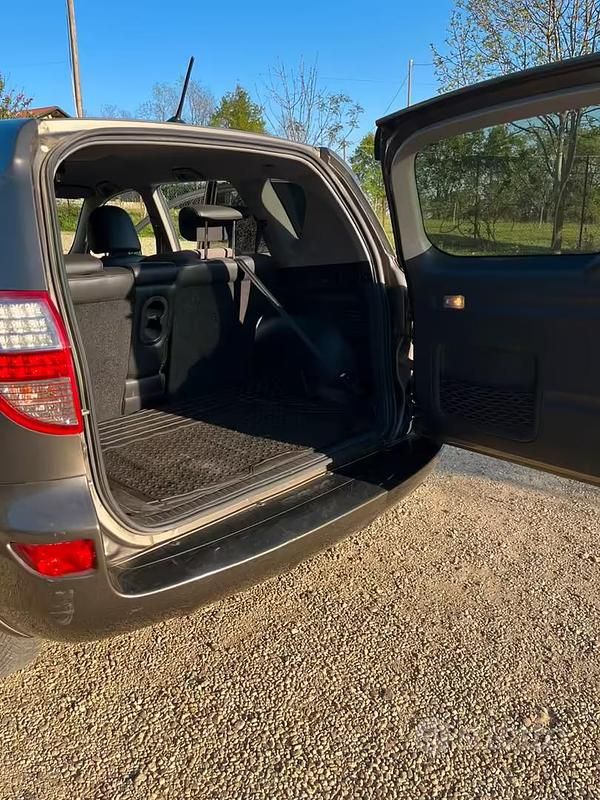 Gebraucht Toyota RAV4 Luxury 150 PS (110 kW) 2010 Braun SUV