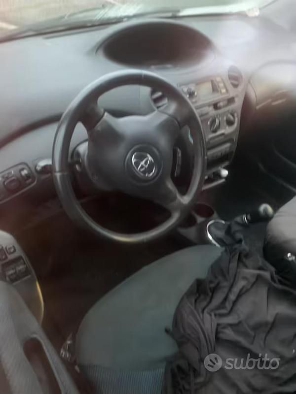 Usata Toyota Yaris 2005 Grigio Berlina