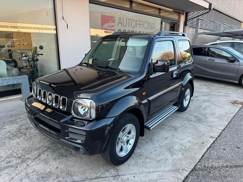 Usata Suzuki Jimny 86 CV (63 kW) 2012 Nero SUV