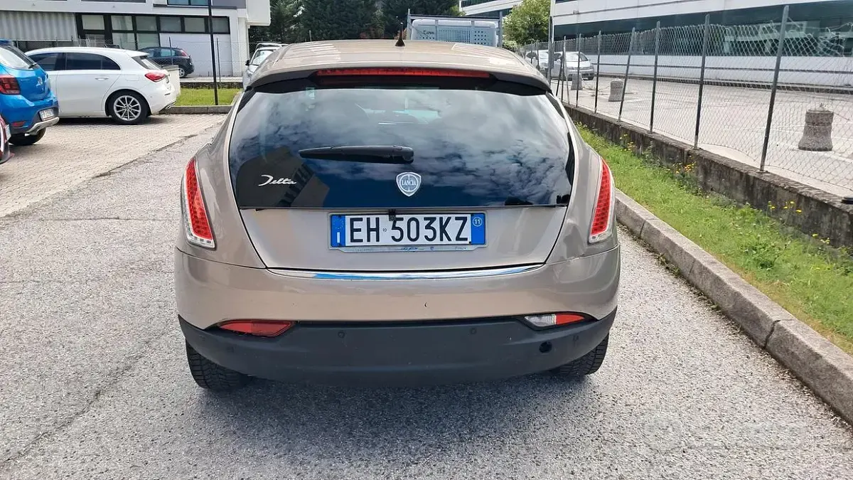 Usata Lancia Delta 105 CV (77 kW) 2011 Utilitaria