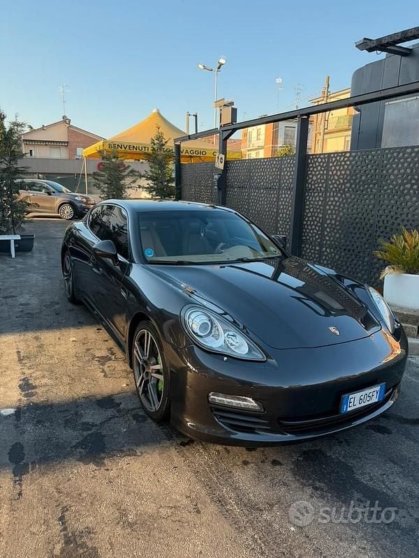 Usata Porsche Panamera 250 CV (183 kW) 2012 Grigio Utilitaria