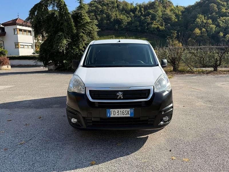 Bianco Usata 2016 Peugeot Partner Premium Monovolume | 5300 € (Ottimo prezzo) - Immagine 1/4