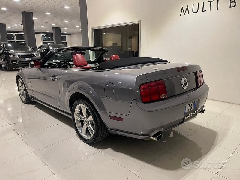 Usata Ford Mustang GT 305 CV (224 kW) 2007 Grigio Cabrio