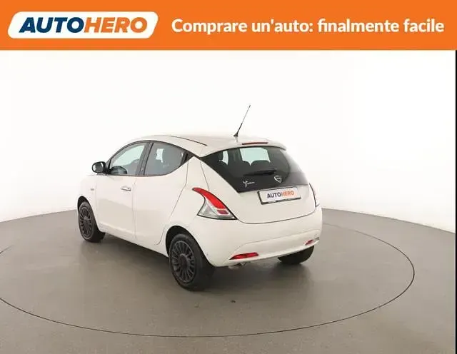 Usata Lancia Ypsilon Silver 70 CV (51 kW) 2018 Bianco Utilitaria