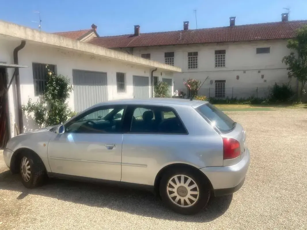 Usata Audi A3 Ambition 101 CV (74 kW) 1998 Grigio Utilitaria