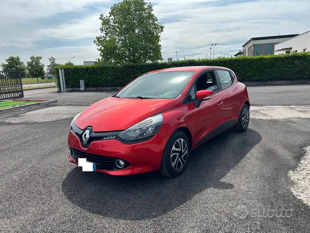 Usado Renault Clio IV 75 CV (55 kW) 2015 Rojo Berlina