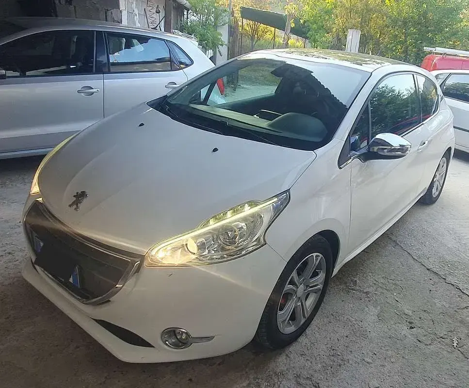 Usata Peugeot 208 Allure 92 CV (67 kW) 2012 Utilitaria