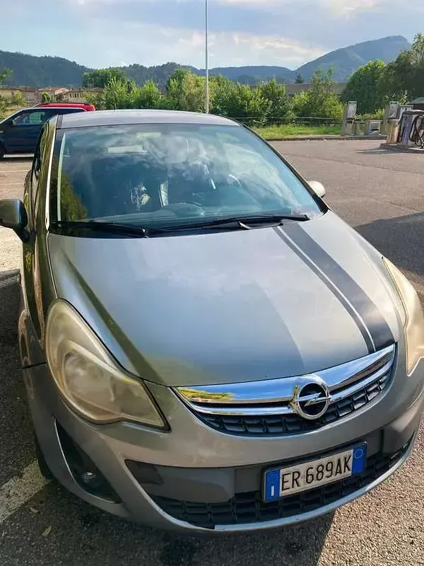 Usata Opel Corsa 86 CV (63 kW) 2013 Argento Utilitaria