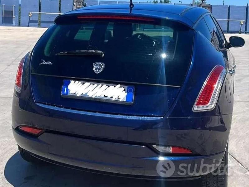 Usata Lancia Delta 120 CV (88 kW) 2012 Blu/azzurro Utilitaria