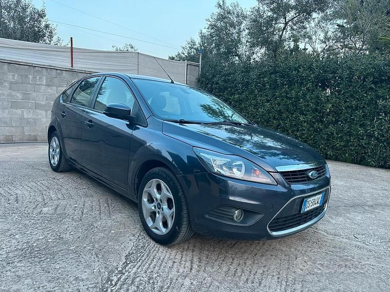 Usata Ford Focus Titanium 90 CV (66 kW) 2008 Grigio Berlina