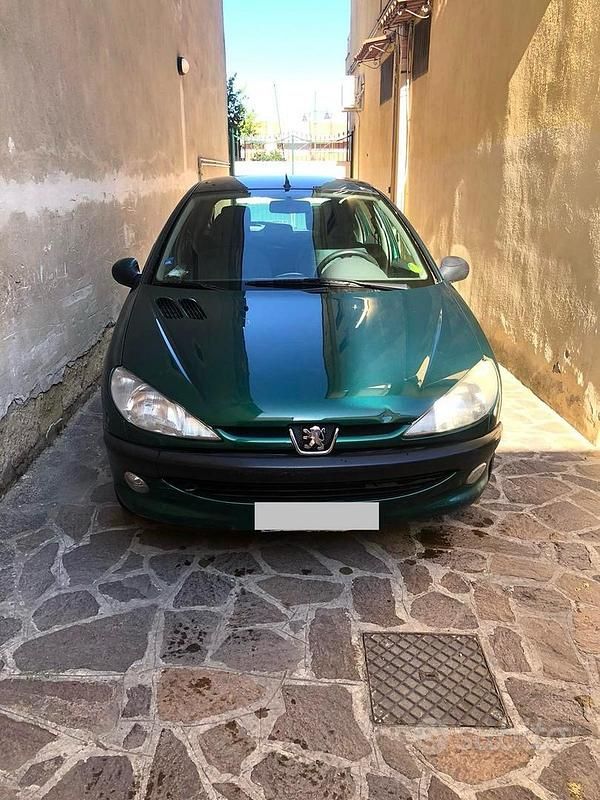 Verde Usata 2002 Peugeot 206 Tre volumi | 700 € (Super prezzo) - Immagine 1/4
