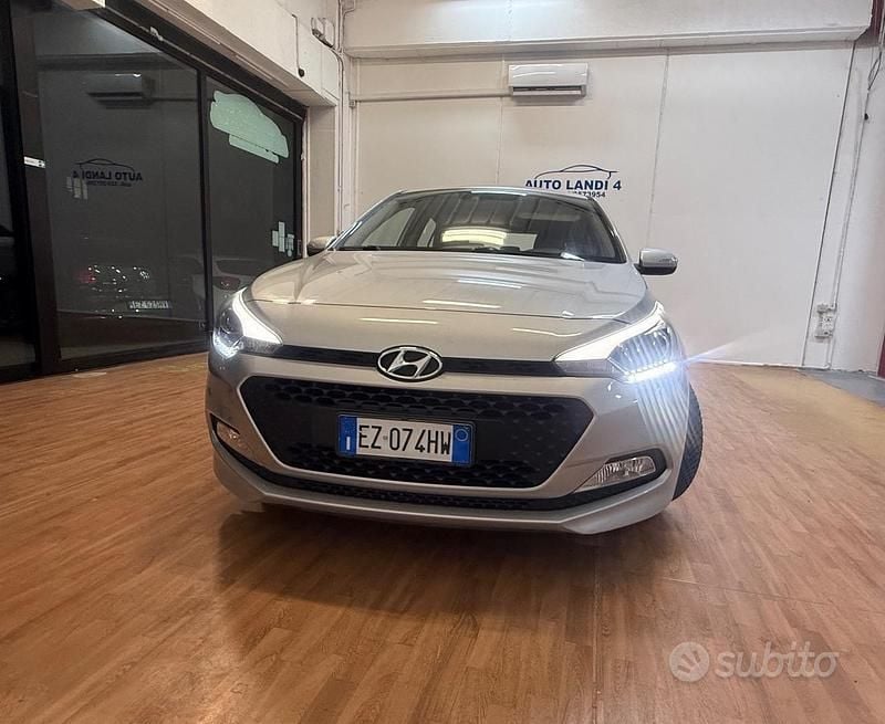 Usata Hyundai i20 Style 84 CV (61 kW) 2015 Grigio Berlina