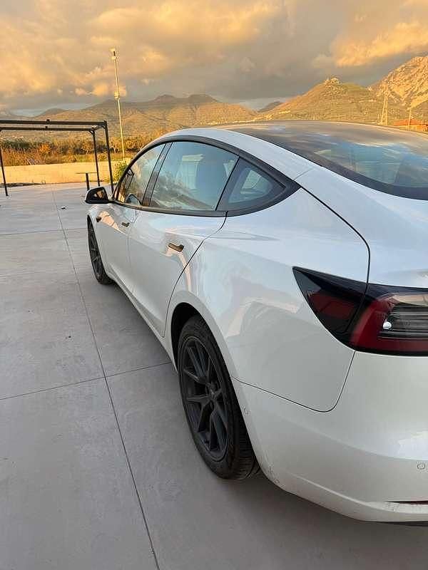 Begagnad Tesla Model 3 152 kW (208 HK) 2022 Vit Sedan