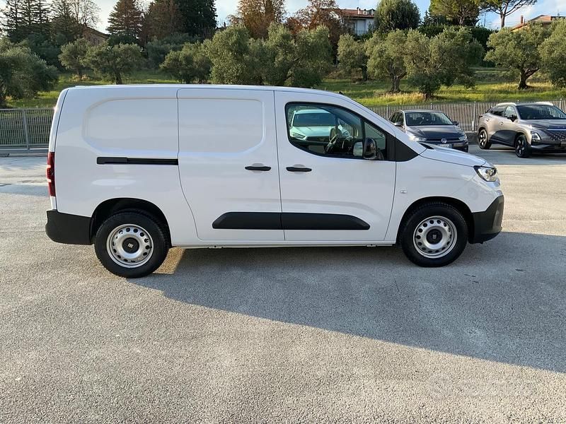 Nuova Fiat Doblò 100 CV (73 kW) 2025 Bianco Monovolume