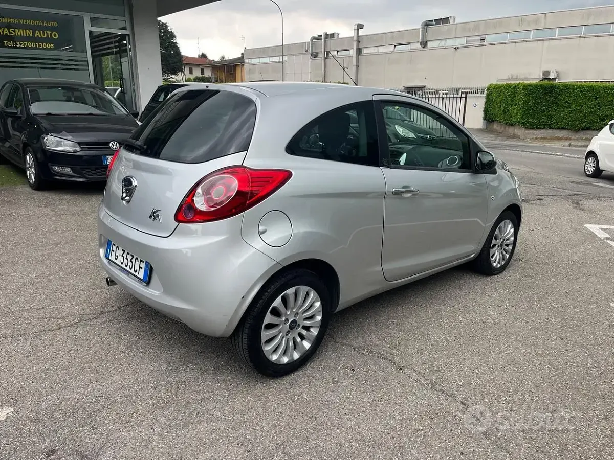 Usata Ford Ka 69 CV (50 kW) 2016 Grigio Berlina