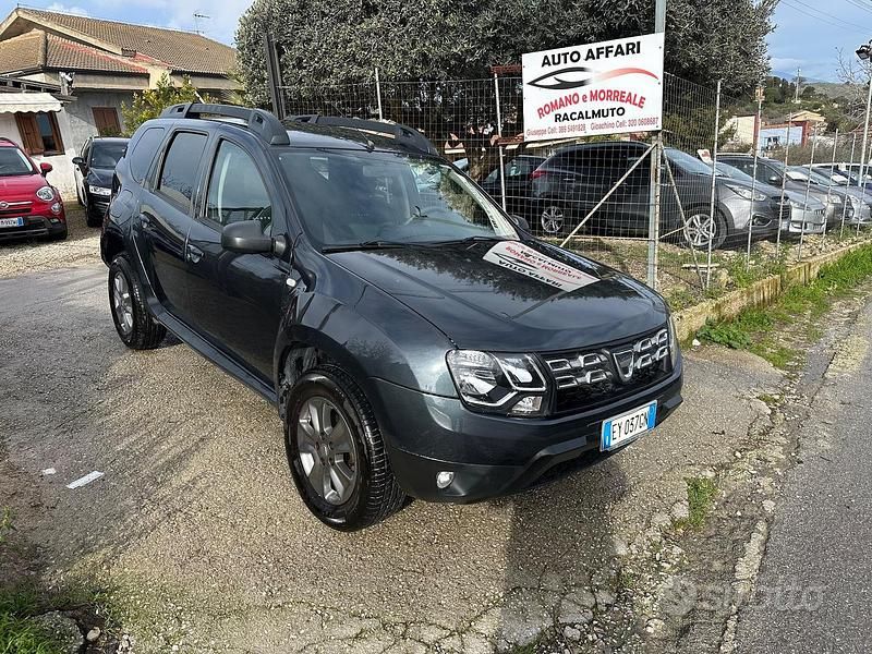 Usata Dacia Duster Lauréate 110 CV (80 kW) 2015 Grigio SUV