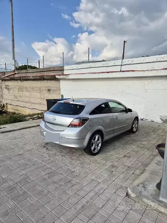Usata Opel Astra GTC 101 CV (74 kW) 2005 Berlina