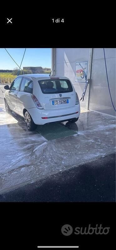 Usata Lancia Ypsilon 95 CV (69 kW) 2012 Bianco Utilitaria