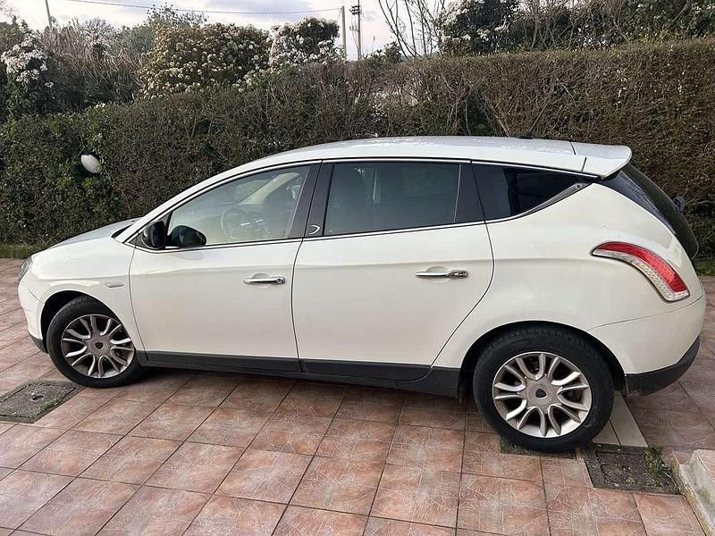 Usata Lancia Delta Gold 120 CV (88 kW) 2011 Bianco Utilitaria